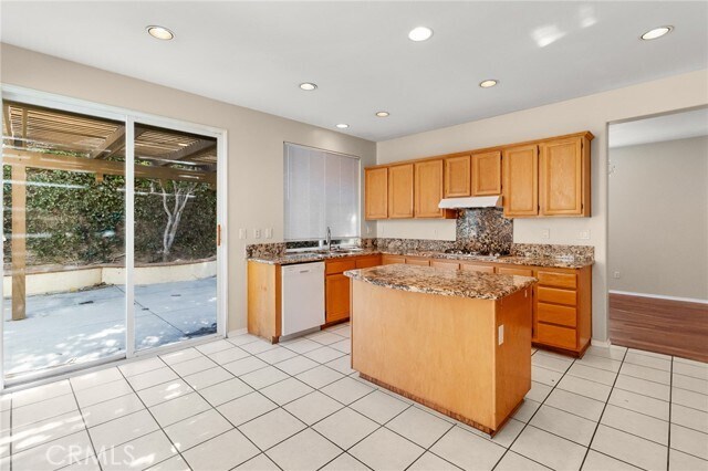 Building Photo - 104 Silver Fox