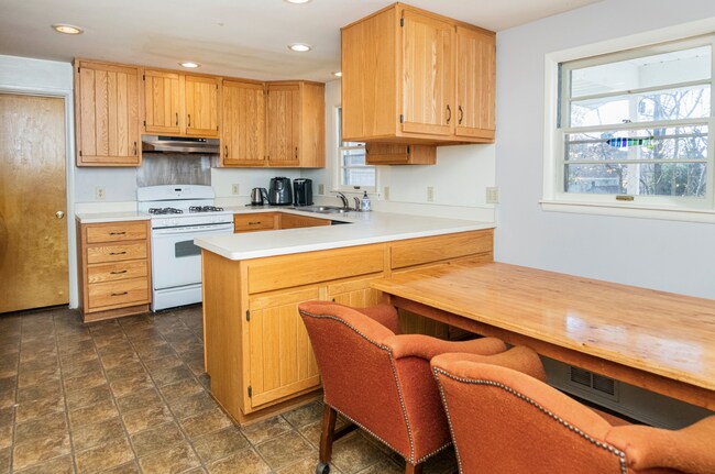 Building Photo - 314 S Arbutus Dr