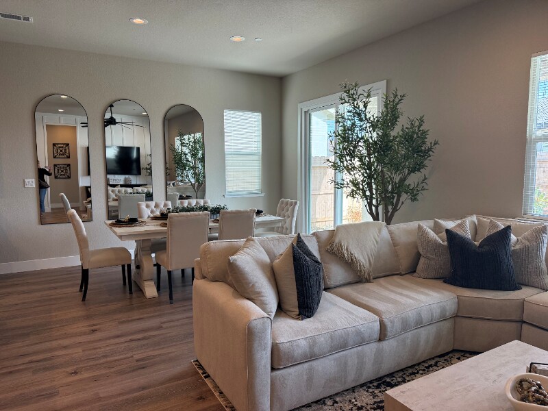 Building Photo - 2522 Amur Ave