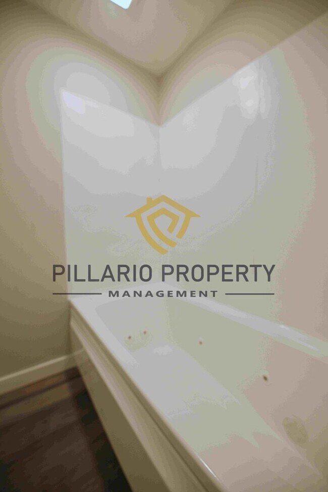 Building Photo - Close to Marion University, 3 Bedroom, 1.5...