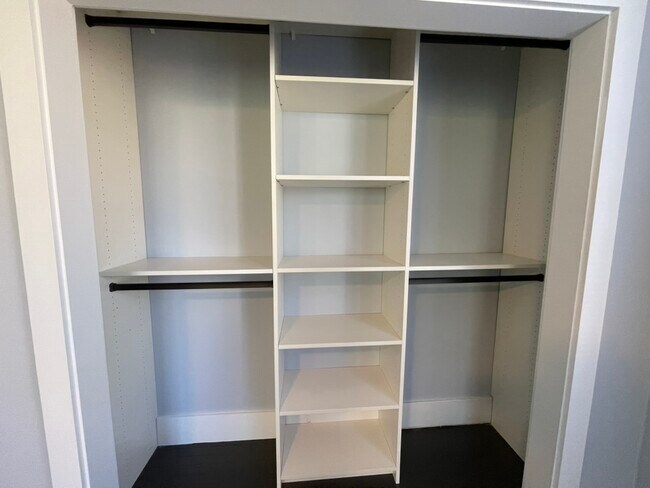 Building Photo - 2147 St James Dr