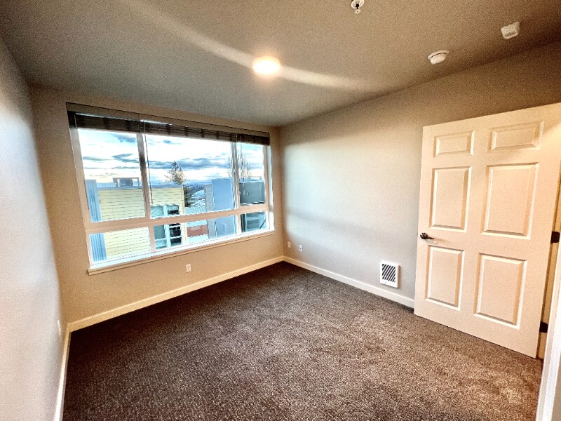 Building Photo - 2330 Yakima Ct