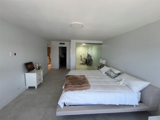 Building Photo - 3500 Galt Ocean Dr