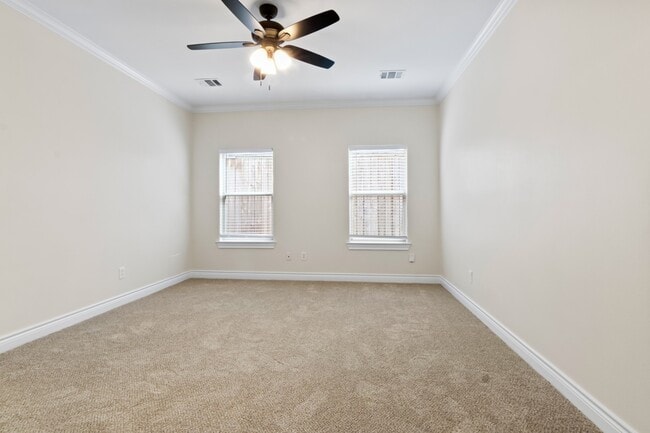 Building Photo - 2917 Clinton Dr