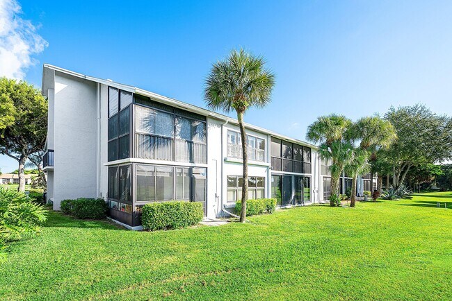 Building Photo - 5054 Golfview Ct