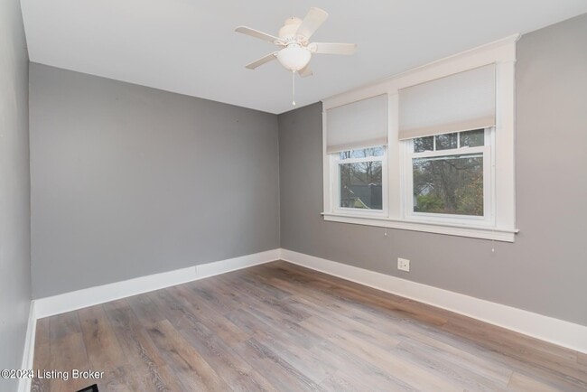 Building Photo - 248 Kennedy Ave