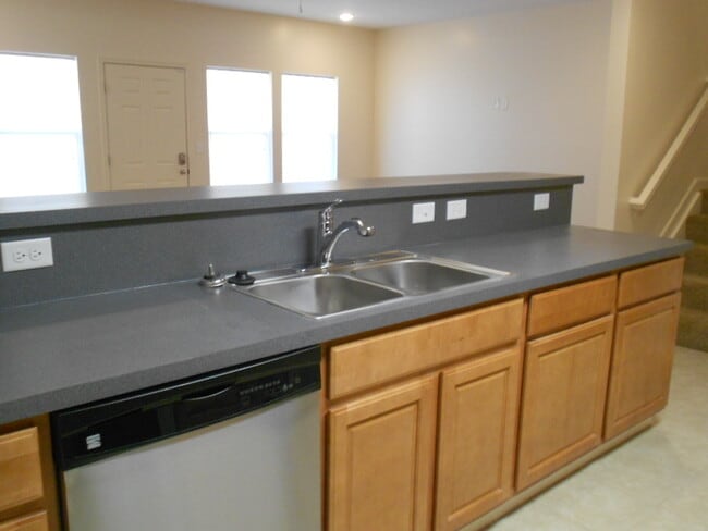 Building Photo - 435-439 E 16th Ave