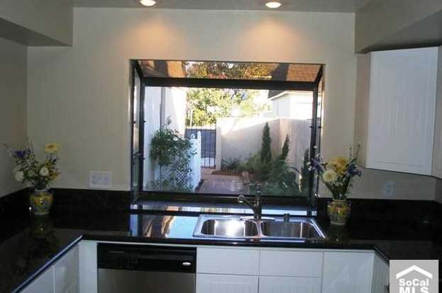 Building Photo - 13 Rockrose Way