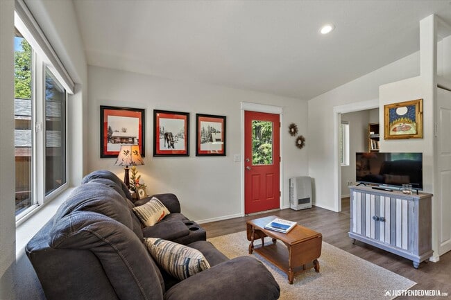 Building Photo - Cute 1 bedroom + 1 Bathroom w/ office - UT...