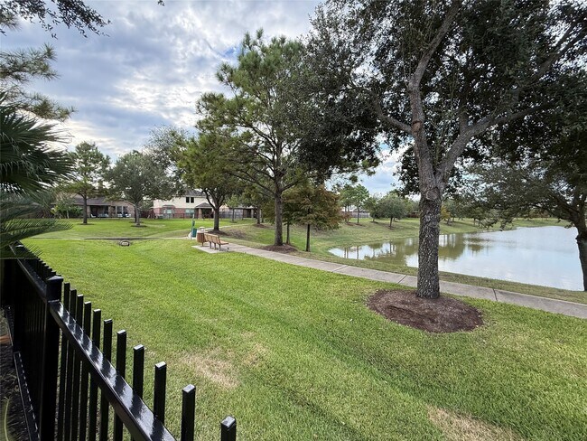 Building Photo - 13115 Southern Valley Dr