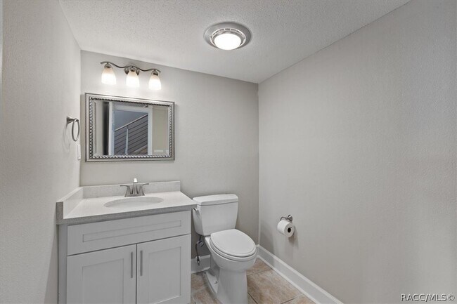 Building Photo - 11310 W Bayshore Dr