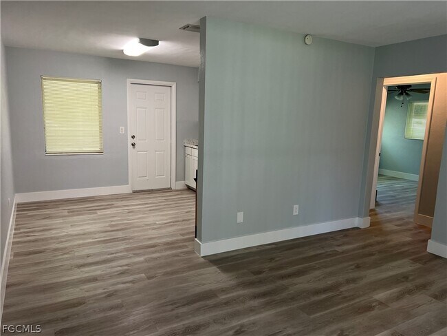 Building Photo - 337 Tudor Dr