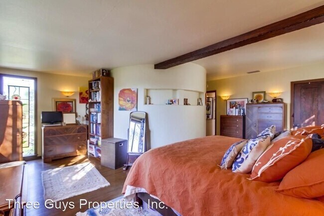 Building Photo - 3 br, 2 bath House - 4496 Berting St.