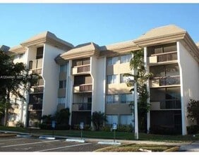 Building Photo - 731 N Pine Island Rd