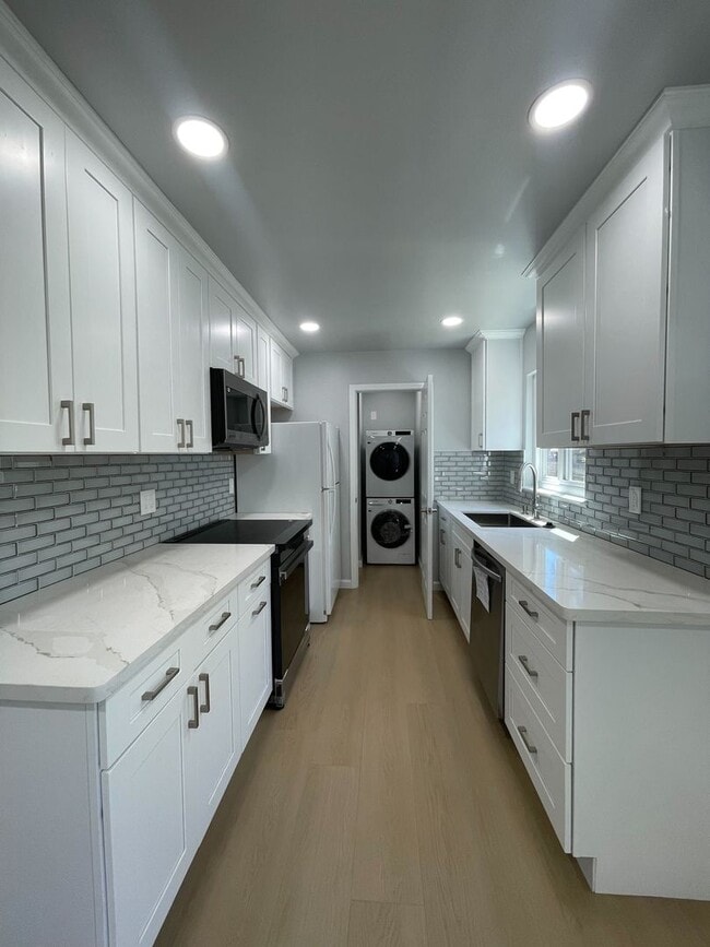 Building Photo - 831 Sinex Ave