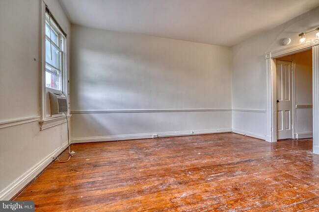Building Photo - 210 Laurens St