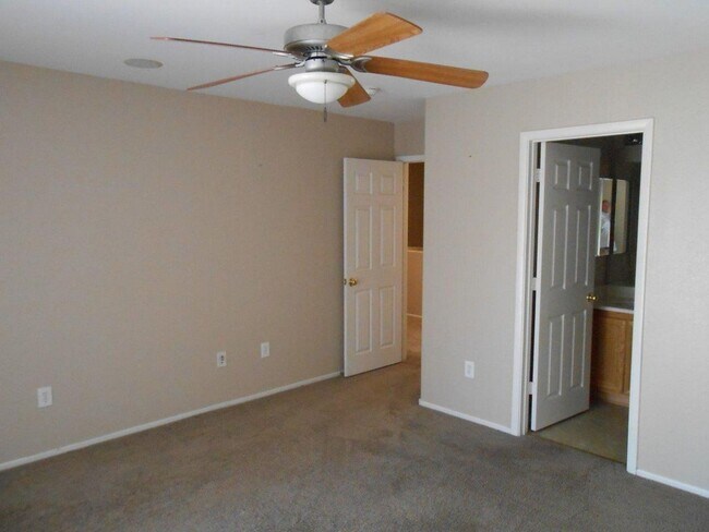 Building Photo - Cute House in the North in Gated Community