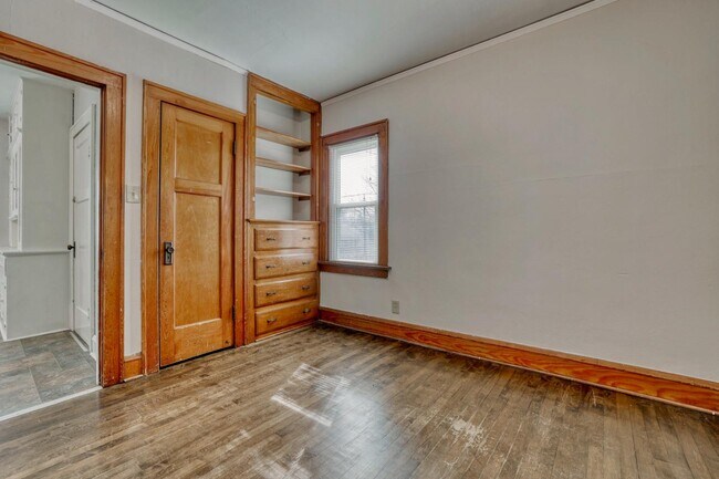 Building Photo - 5113 W Wisconsin Ave