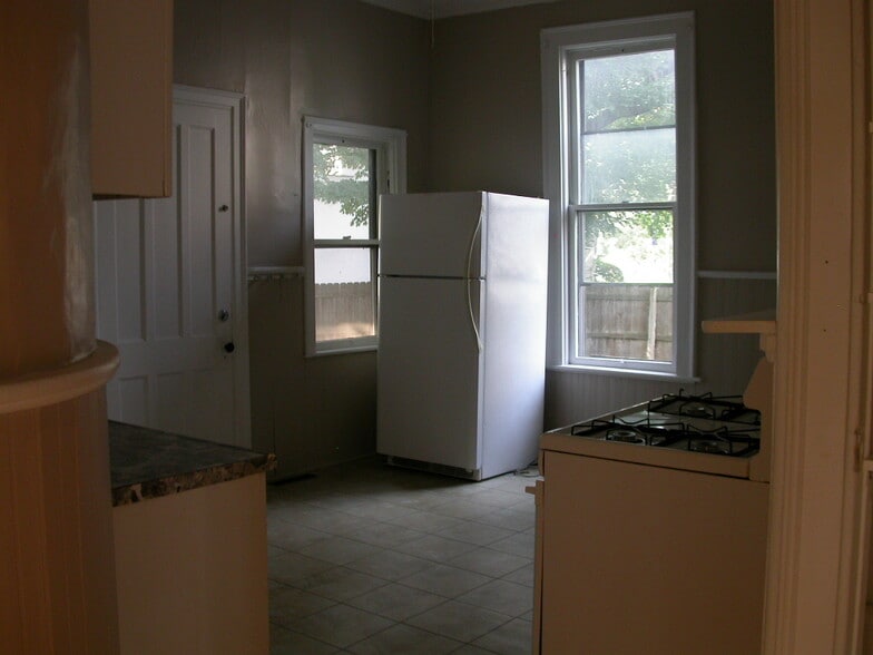 Building Photo - 110 Stone St