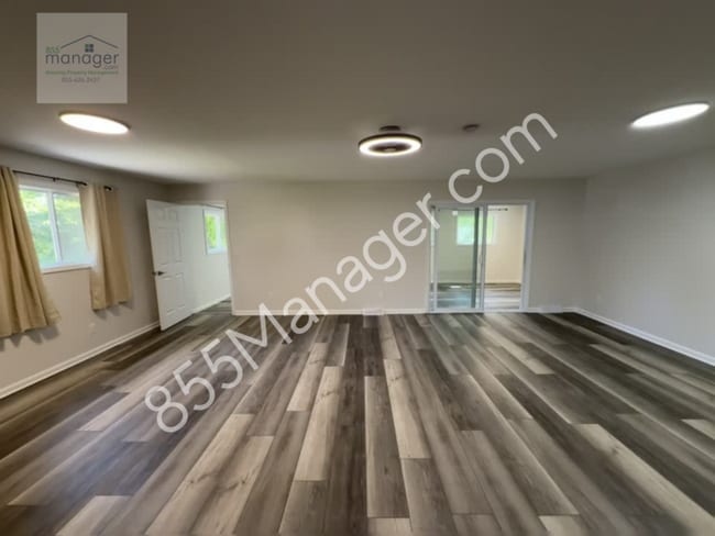 Building Photo - Fully Renovated 3-Bedroom Home with Sunroo...
