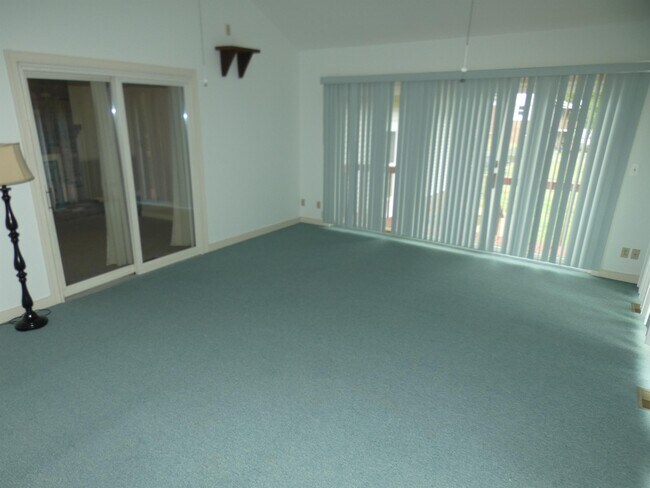 Building Photo - 10451 Edgehill Ln