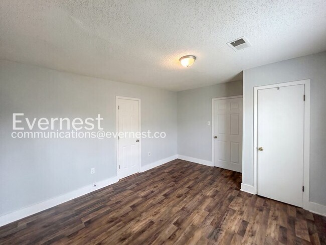 Building Photo - 667 Sevier St