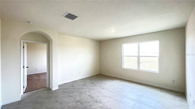 Building Photo - 487 Lily Ln