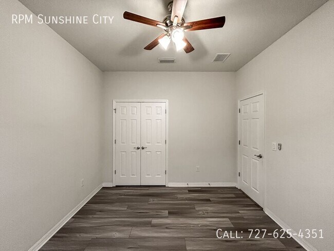 Building Photo - 13413 Palmera Vista Dr