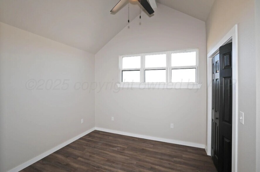 Building Photo - 925 E Loop 335 S