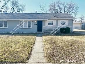 Building Photo - Charming Lawrence Township Duplex!