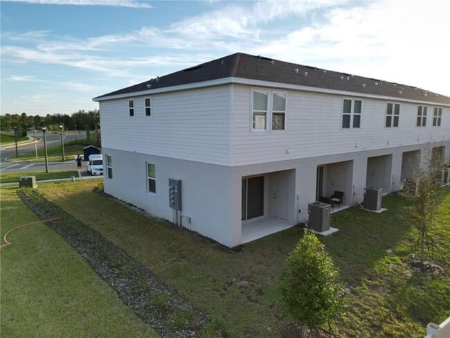 Building Photo - 2 Bedroom Townhome For Rent in Westview Kissimmee