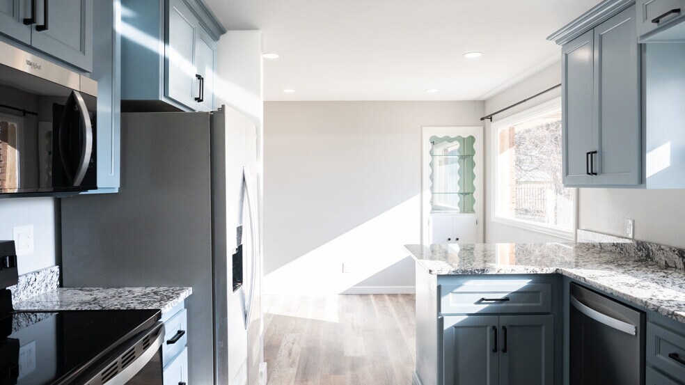 Building Photo - 920 9th St