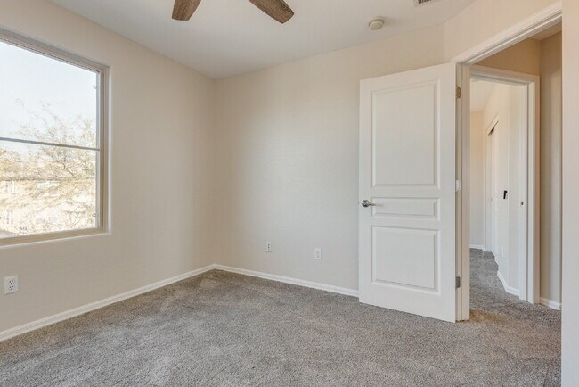 Building Photo - 4650 Ranch House Rd