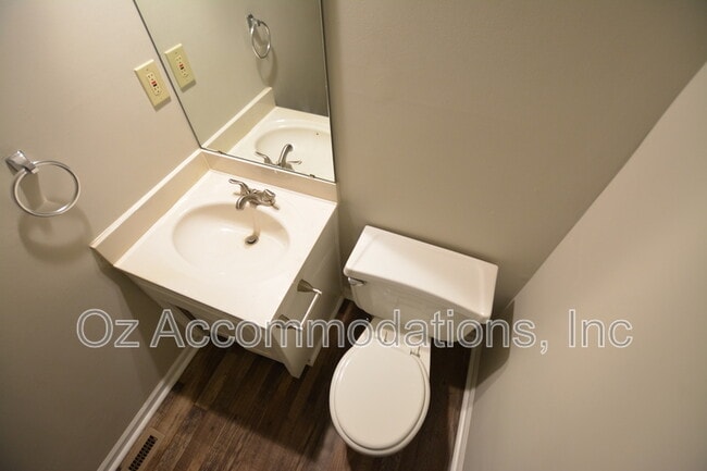 Building Photo - 1213 E Butterfield Pl