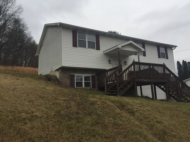 Primary Photo - 2175 Maple Acres Rd