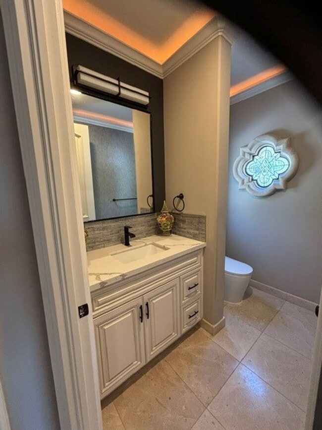 Building Photo - 30732 Paseo Elegancia