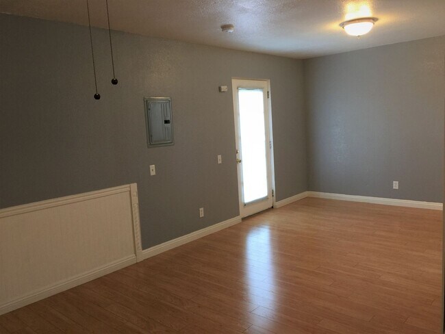 Building Photo - 22924 Clover Spring Pl