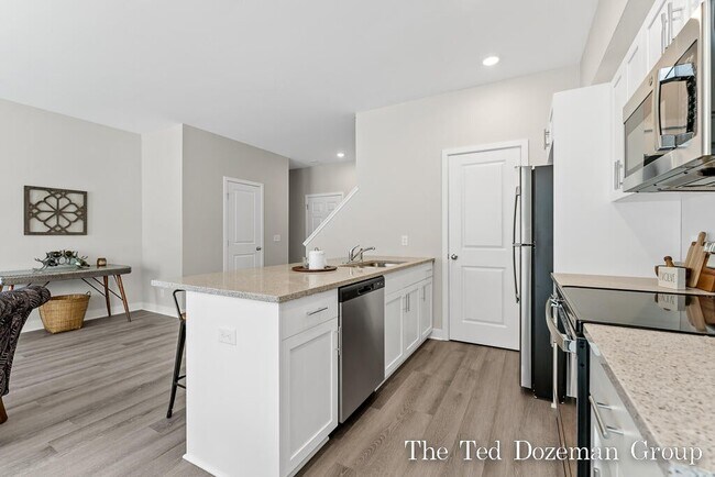 Building Photo - 13630 Signature Dr