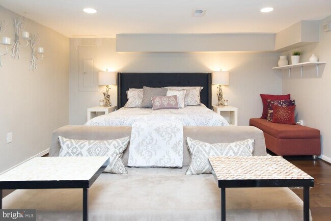 Building Photo - 1133 Morse St NE