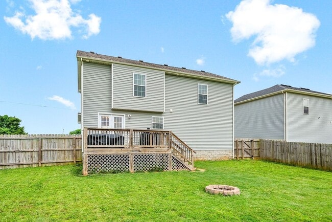 Building Photo - Spacious 4-Bedroom Home with Modern Upgrad...