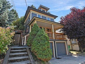Building Photo - SE 20th Ave