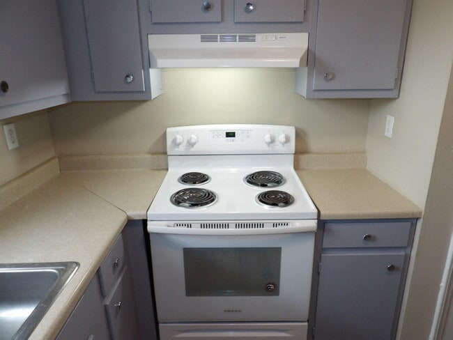 Building Photo - 35 Ashwood Ct