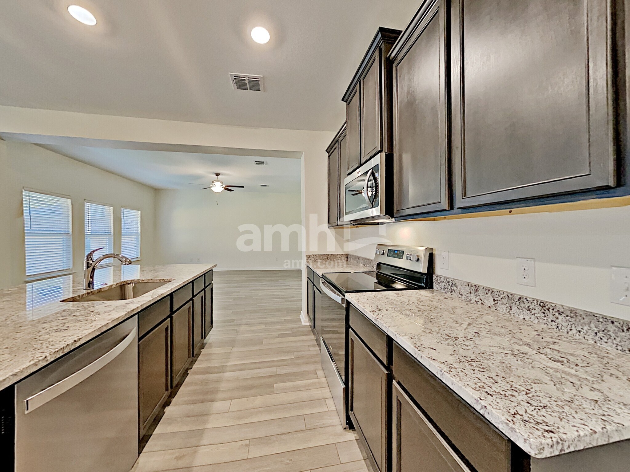 Building Photo - 7926 Cactus Plum Dr