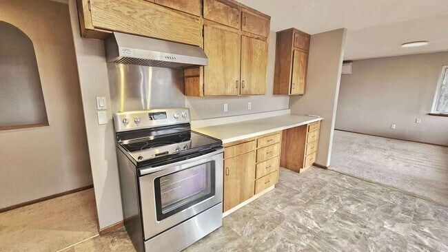 Building Photo - Charming 3 Bed 1.25 Bath Home in Skyway with a great view of Mt Rainier