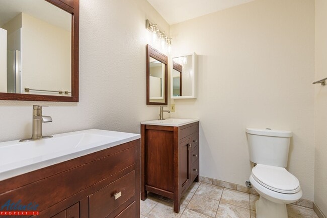 Building Photo - Live Oak Townhouse | Desirable Location