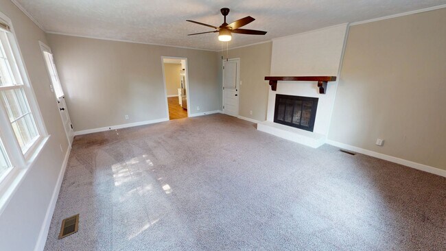 Building Photo - Remodeled 3 Bedroom Ranch with Fenced Backyard in Convenient Location