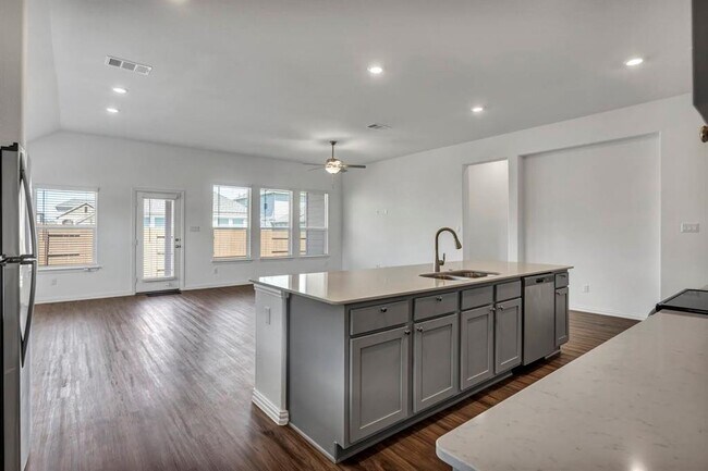 Building Photo - 506 Sixpence Ln