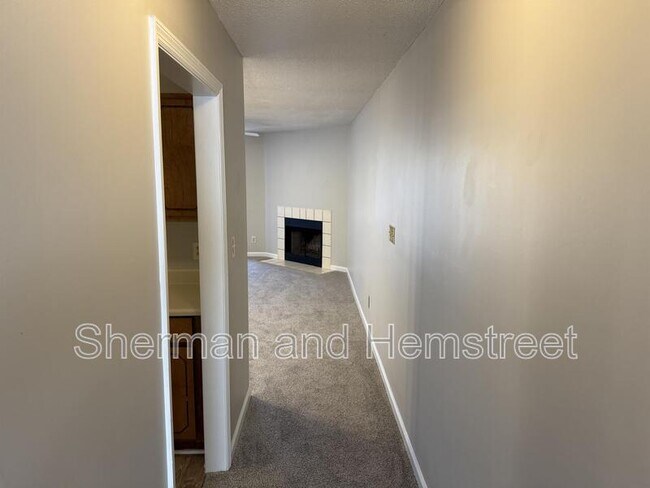 Building Photo - 516 Commons Dr
