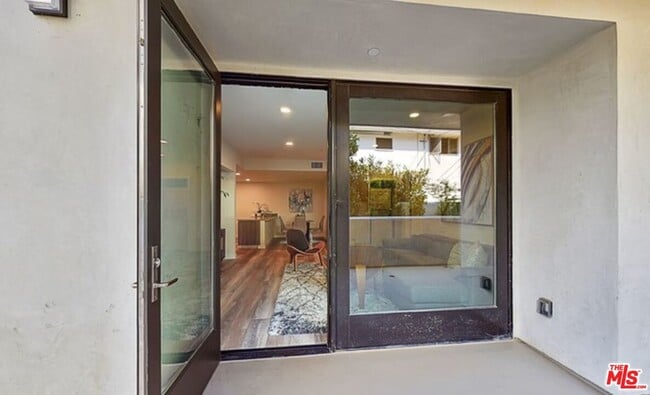 Building Photo - 1070 S Bedford St