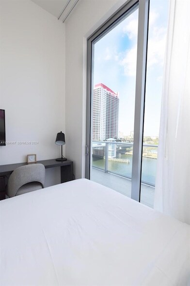 Building Photo - 4010 S Ocean Dr